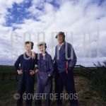 31-08-2002 Kameleon, Koen and Jos van der Donk and Maarten Spanjer at location in Ijlst. 

[keywords]Posed, Full Lenght, Eyecontact, Smiling[/keywords]